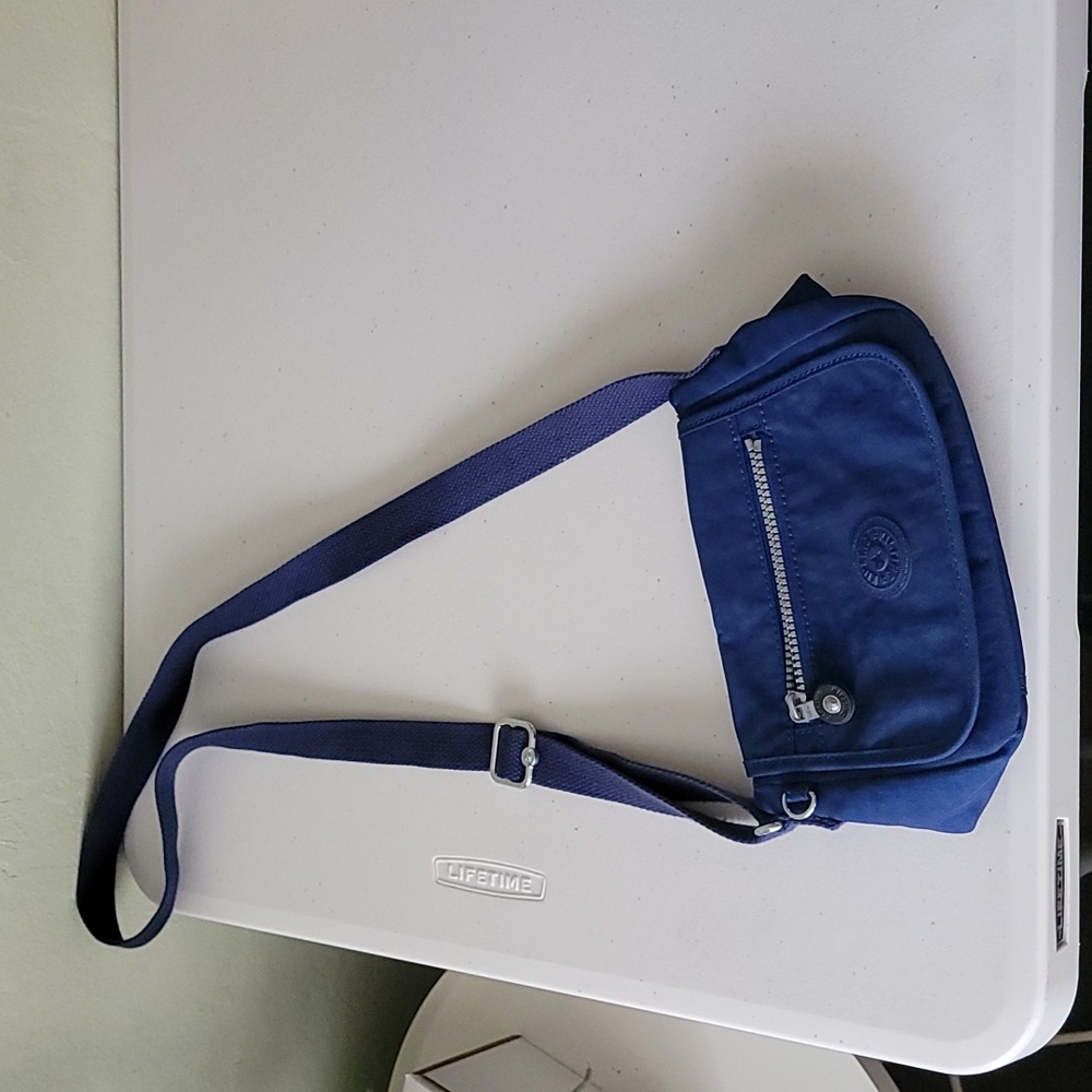 Small shoulder bag
